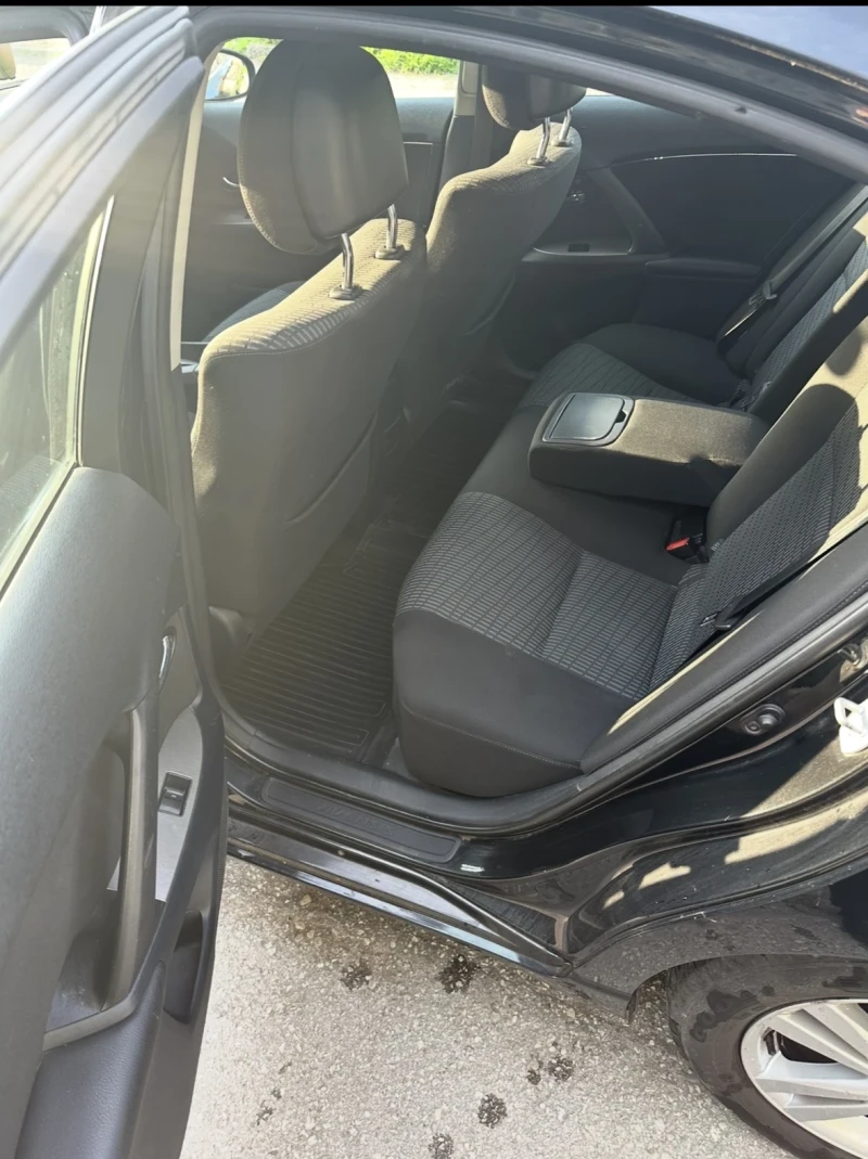 Toyota Avensis 1.8 VVT-I, снимка 8 - Автомобили и джипове - 52573867