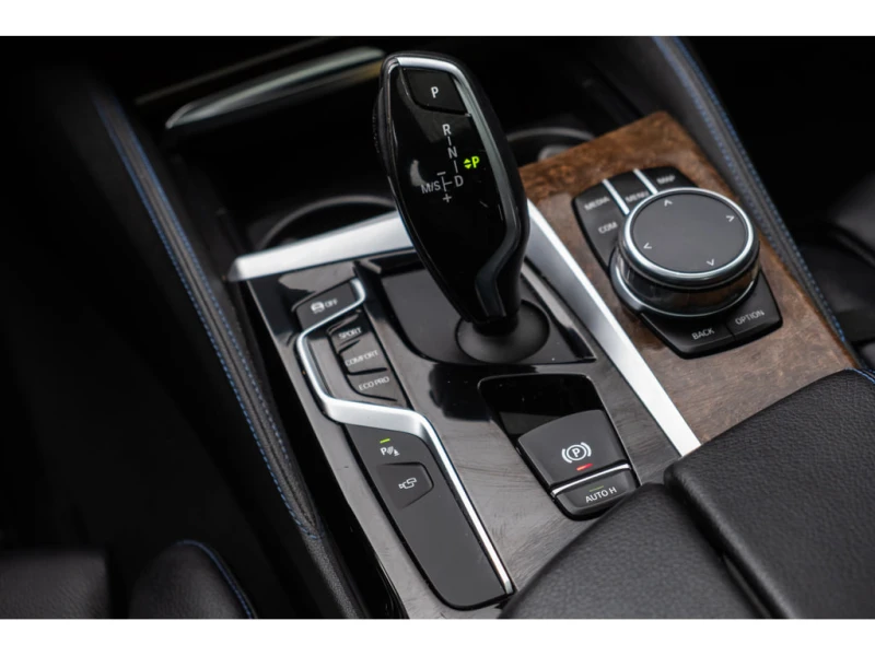 BMW 530 * 530i xDrive| NoAccident| Premium| DriverAssist| , снимка 16 - Автомобили и джипове - 52991000