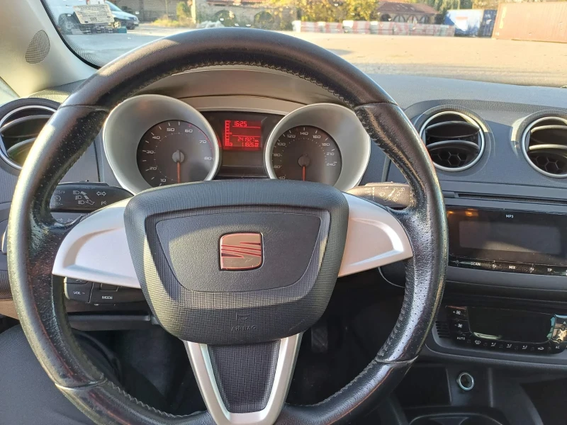 Seat Ibiza, снимка 11 - Автомобили и джипове - 53295346