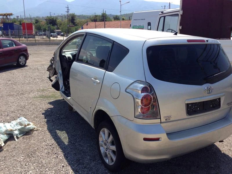 Toyota Corolla verso 2.2 D4D-2.0D4D, снимка 13 - Автомобили и джипове - 33352629