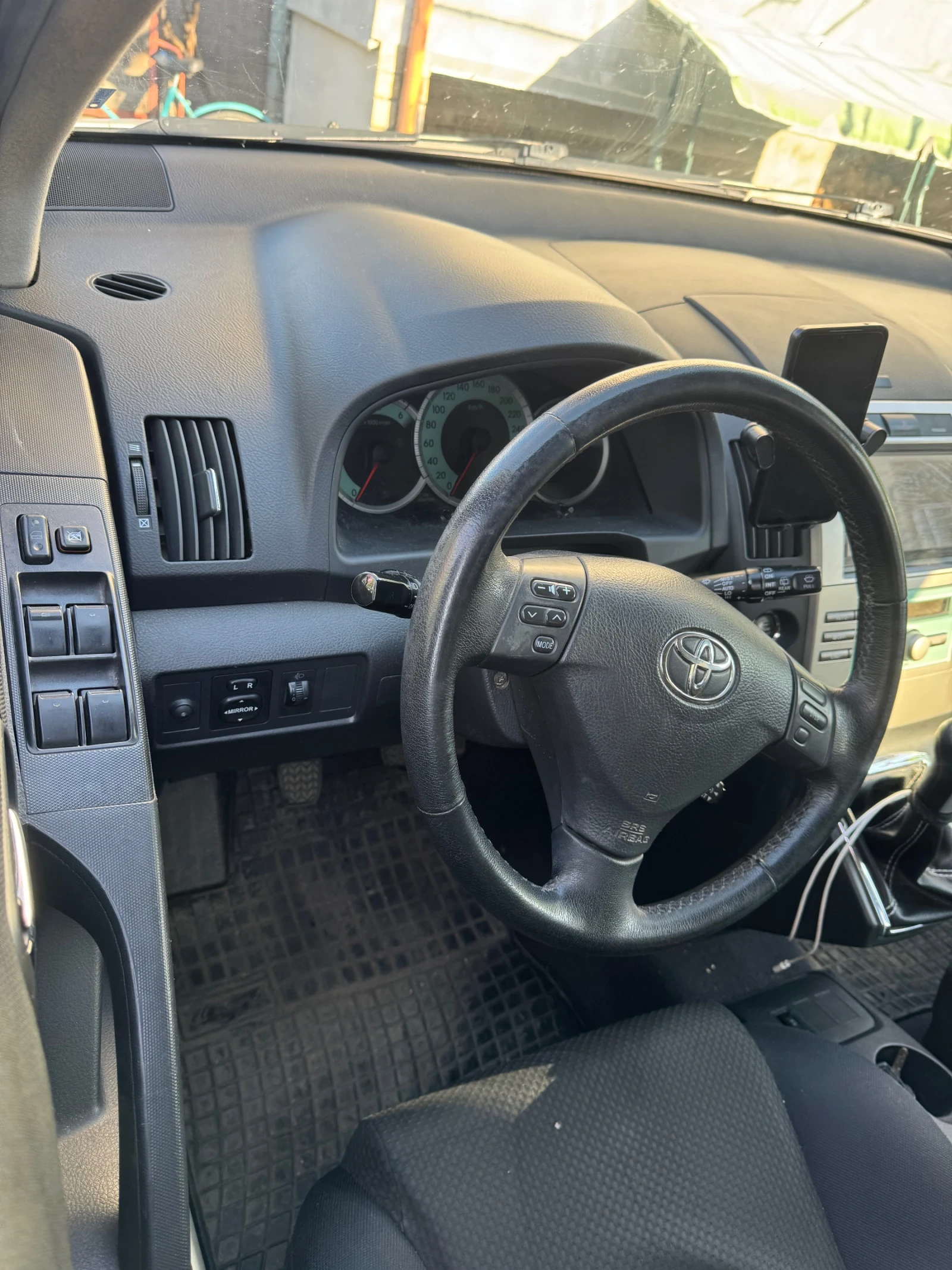 Toyota Corolla verso, снимка 4 - Автомобили и джипове - 53847872