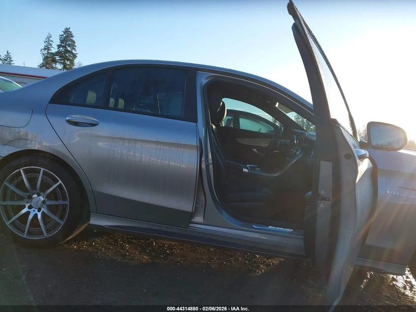 Mercedes-Benz C 63 AMG АВТО КРЕДИТ, снимка 11 - Автомобили и джипове - 53988590