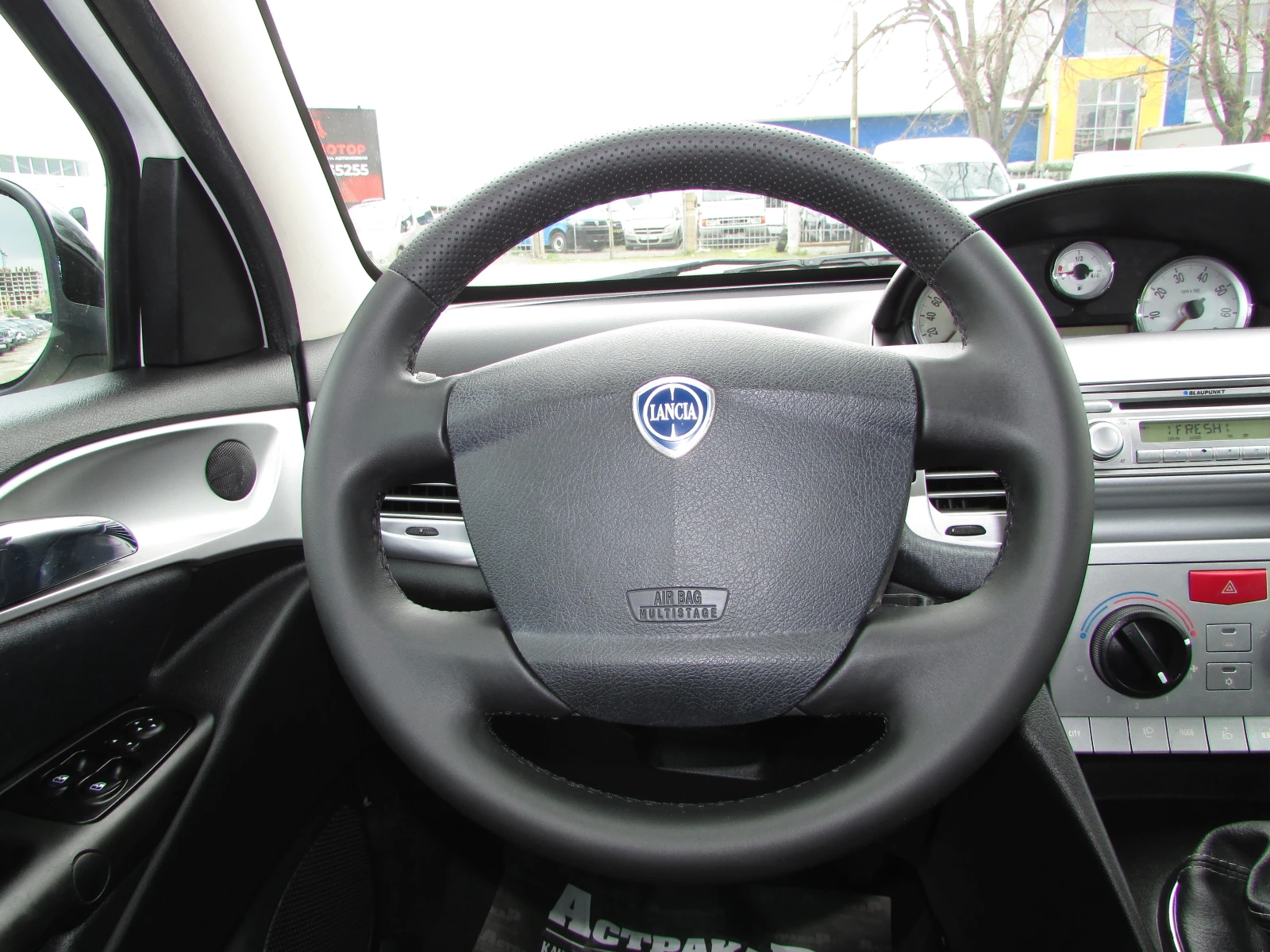 Lancia Ypsilon 1.2i DIVA EURO5, снимка 10 - Автомобили и джипове - 54091314