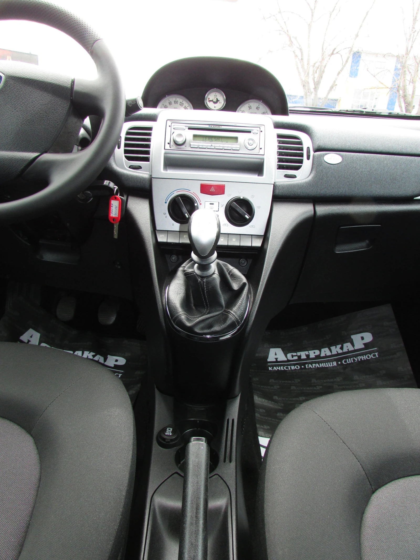 Lancia Ypsilon 1.2i DIVA EURO5, снимка 12 - Автомобили и джипове - 54091314