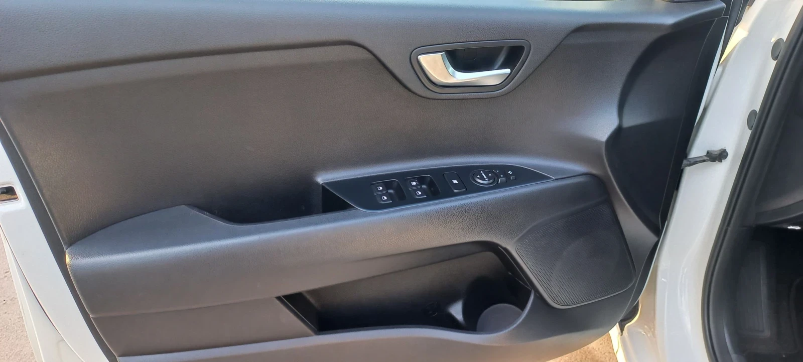 Kia Rio 1.25i, снимка 10 - Автомобили и джипове - 54622124