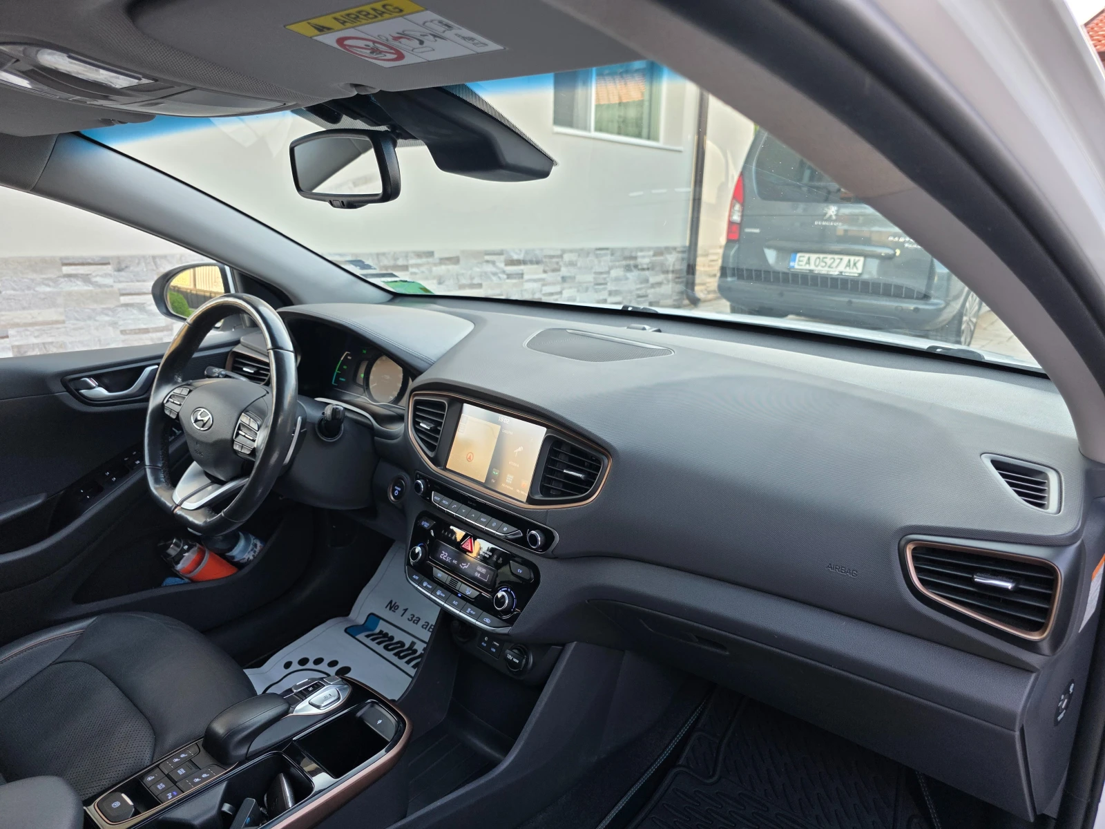 Hyundai Ioniq 3.8.3 KWh FULL ELECTRIC  FULL EKSTI KATO HOBA , снимка 15 - Автомобили и джипове - 55096143