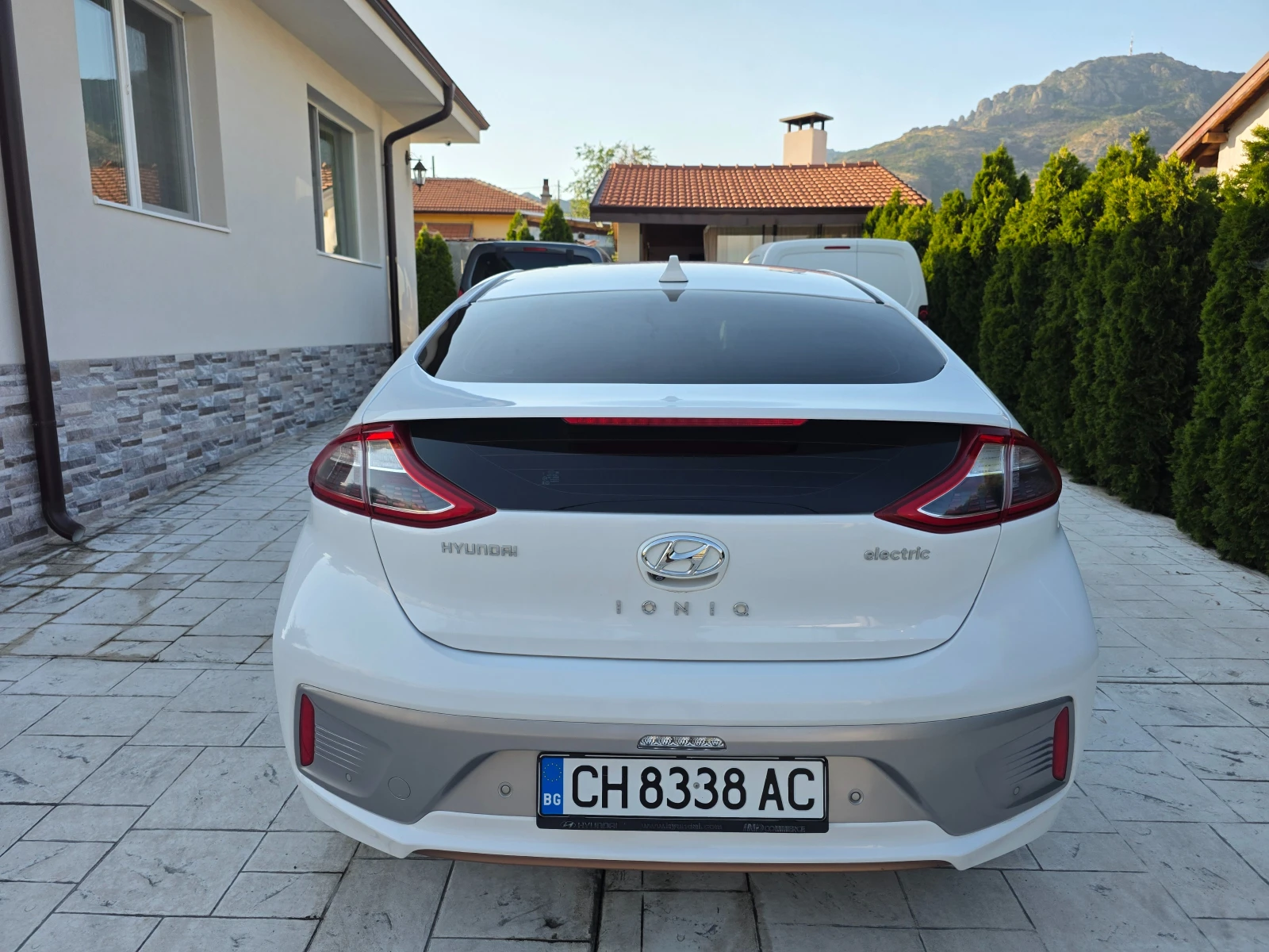 Hyundai Ioniq 3.8.3 KWh FULL ELECTRIC  FULL EKSTI KATO HOBA , снимка 6 - Автомобили и джипове - 55096143