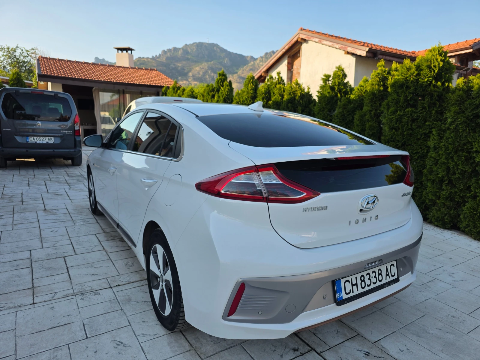 Hyundai Ioniq 3.8.3 KWh FULL ELECTRIC  FULL EKSTI KATO HOBA , снимка 7 - Автомобили и джипове - 55096143