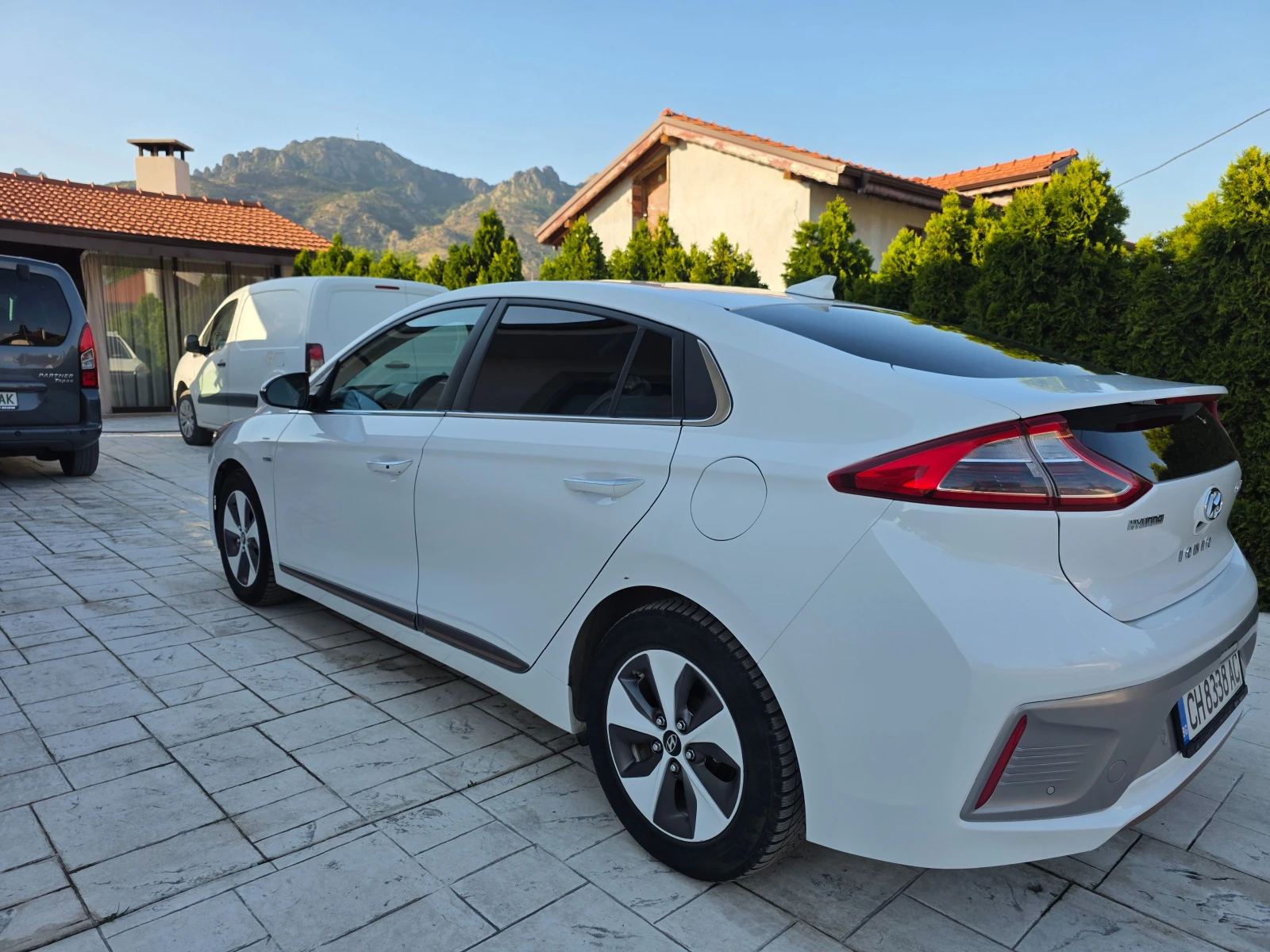 Hyundai Ioniq 3.8.3 KWh FULL ELECTRIC  FULL EKSTI KATO HOBA , снимка 8 - Автомобили и джипове - 55096143