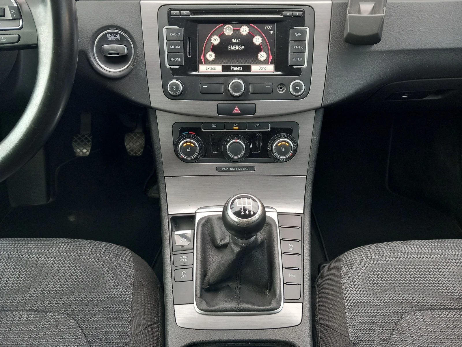 VW Passat 2.0TDI Navi 6ск 140кс, снимка 14 - Автомобили и джипове - 55944048