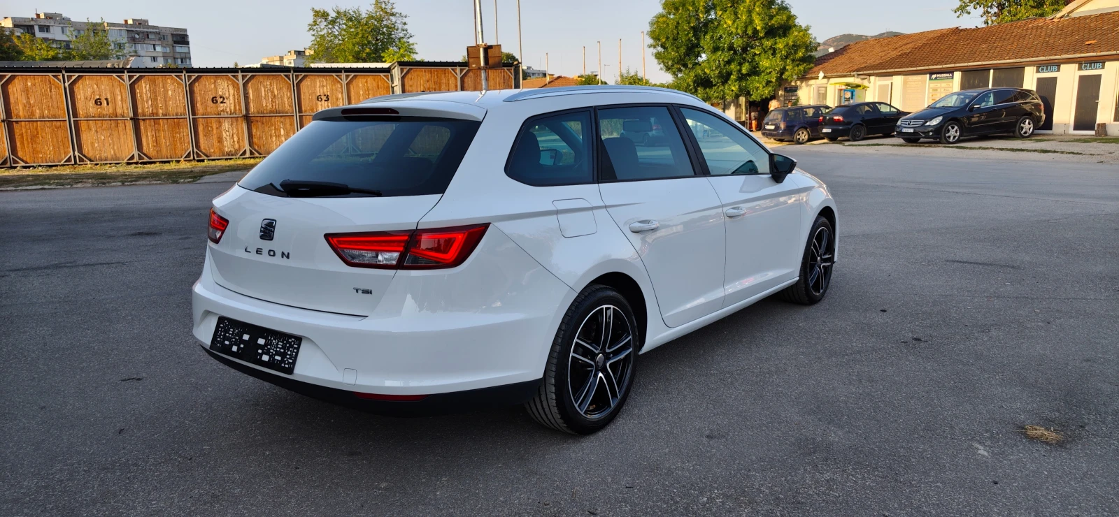 Seat Leon 1.2 TSI 105к.с * Matrix light* , снимка 5 - Автомобили и джипове - 55947504