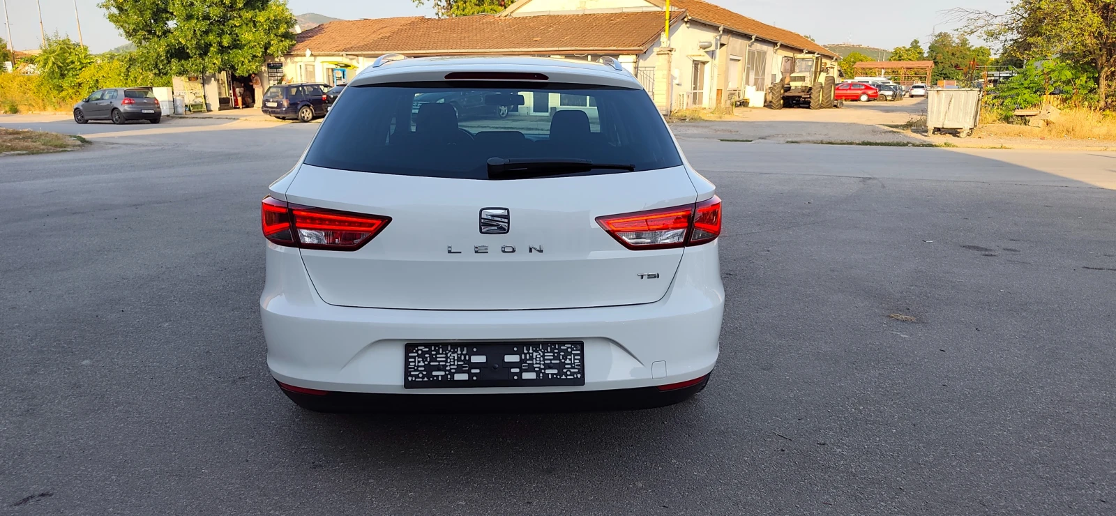 Seat Leon 1.2 TSI 105к.с * Matrix light* , снимка 4 - Автомобили и джипове - 55947504