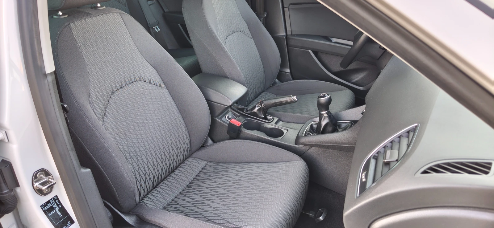 Seat Leon 1.2 TSI 105к.с * Matrix light* , снимка 12 - Автомобили и джипове - 55947504