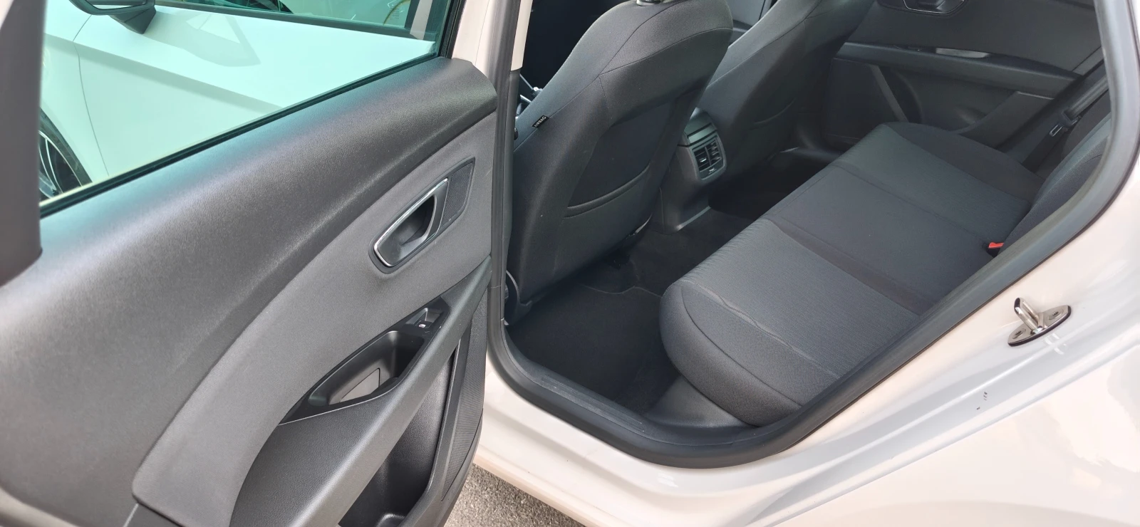 Seat Leon 1.2 TSI 105к.с * Matrix light* , снимка 15 - Автомобили и джипове - 55947504