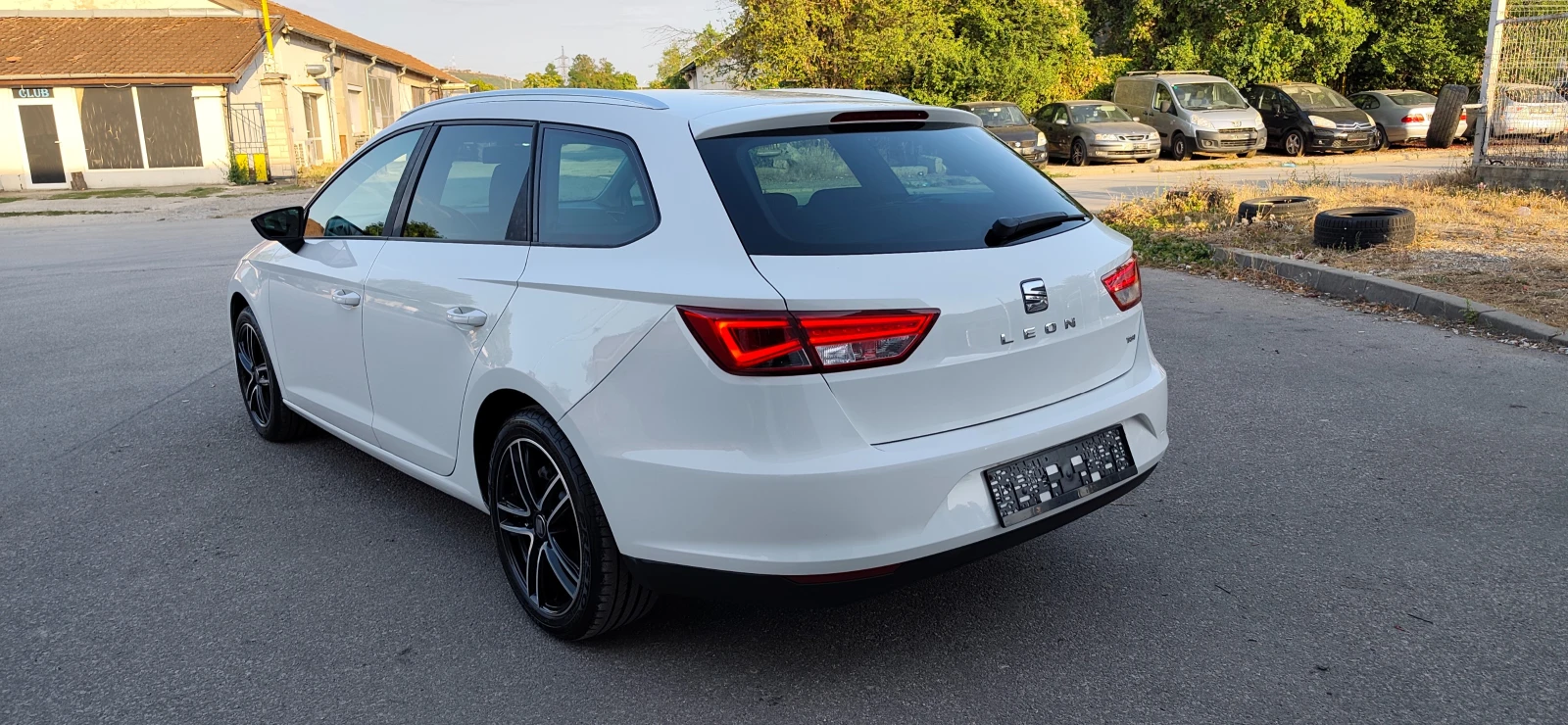 Seat Leon 1.2 TSI 105к.с * Matrix light* , снимка 3 - Автомобили и джипове - 55947504