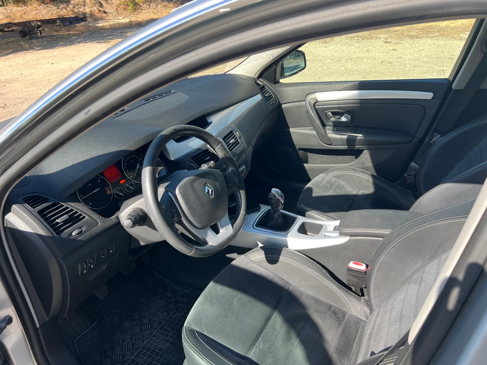 Renault Laguna 2.0 DCI 150, снимка 6 - Автомобили и джипове - 55975246