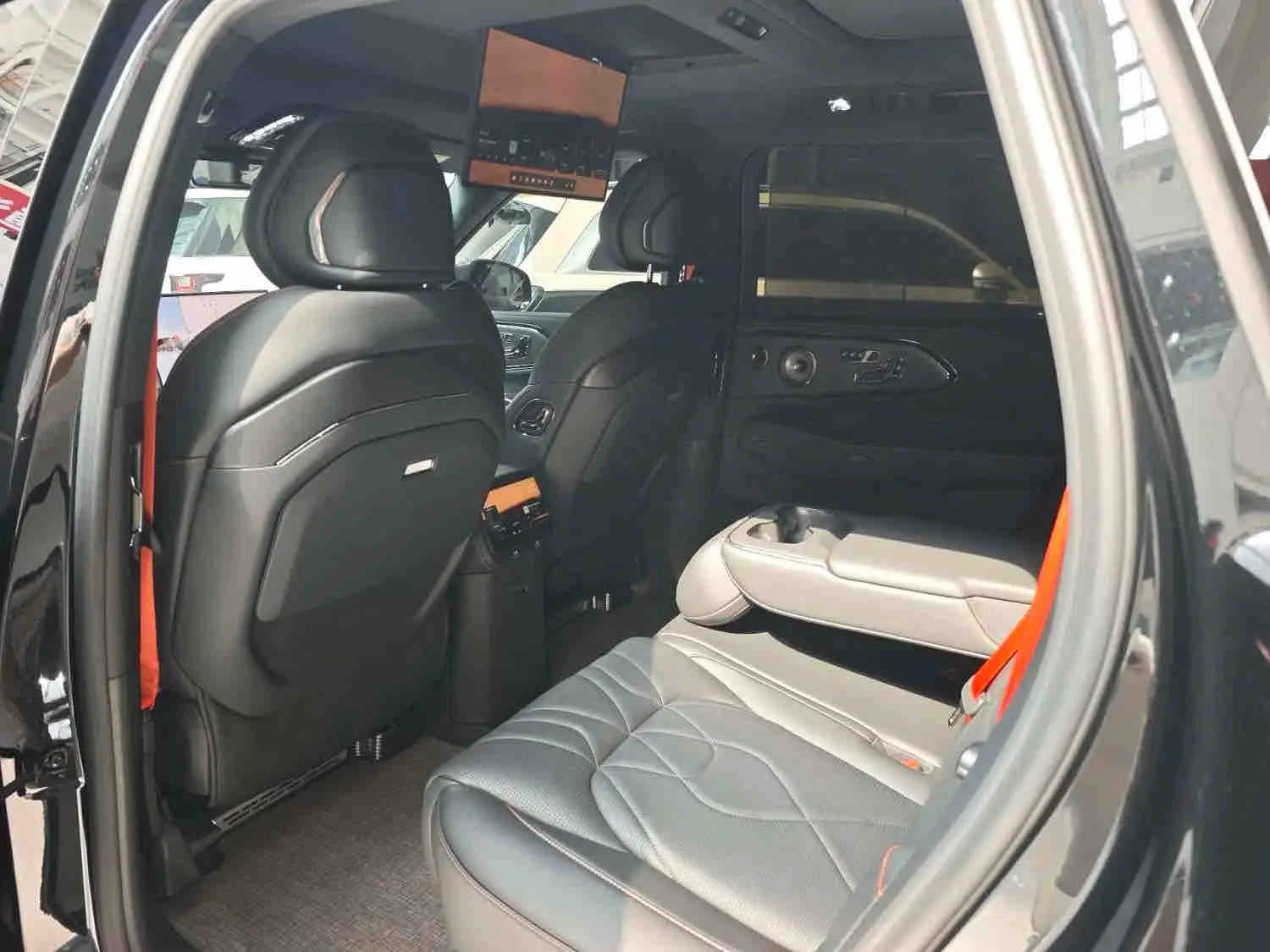 Zeekr 9X 8x YAOYING | 1401 �.�. | 70 kWh | AWD 4X4 | FULL | Mobile.bg � ����������� 5