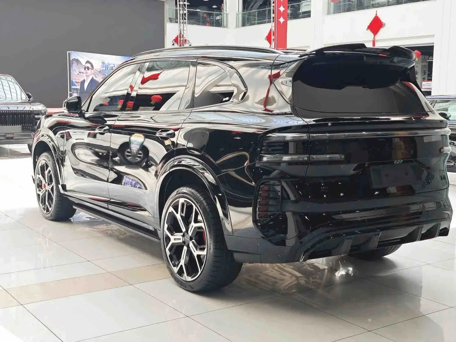 Zeekr 9X 8x YAOYING | 1401 �.�. | 70 kWh | AWD 4X4 | FULL | Mobile.bg � ����������� 9