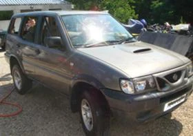     Nissan Terrano 2.7  tdi i 2.4i