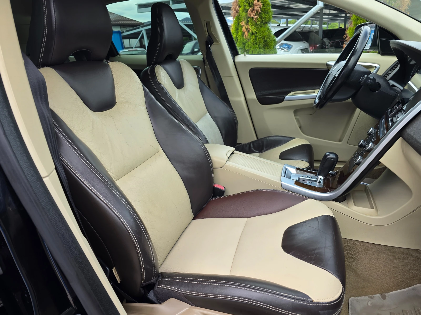 Volvo XC60 2.4 D АВТОМАТИК !! РЕАЛНИ КМ !! - изображение 10