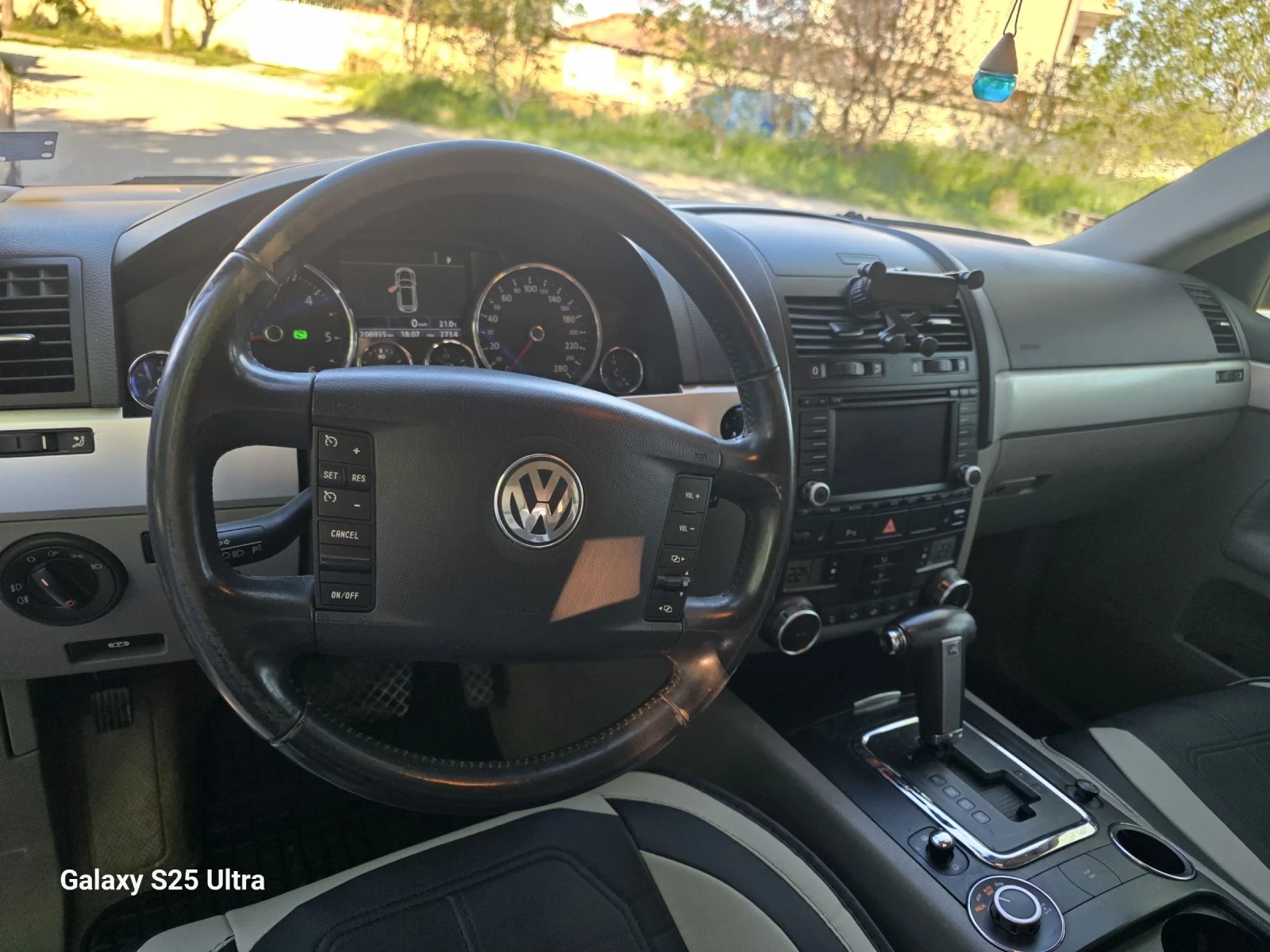 VW Touareg, снимка 4 - Автомобили и джипове - 54321544