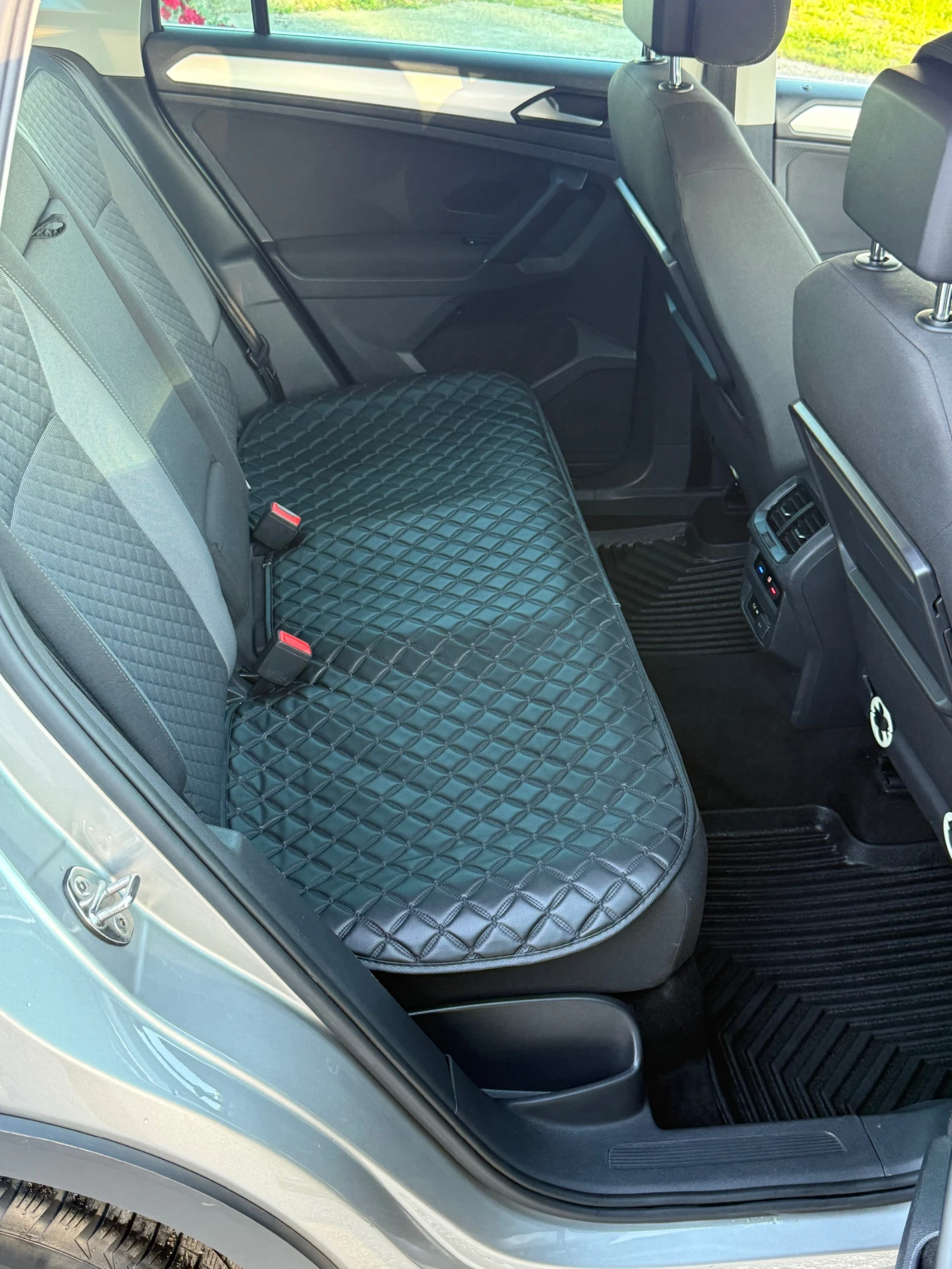 VW Tiguan 2.0TDI* Ръчка, снимка 7 - Автомобили и джипове - 54699369