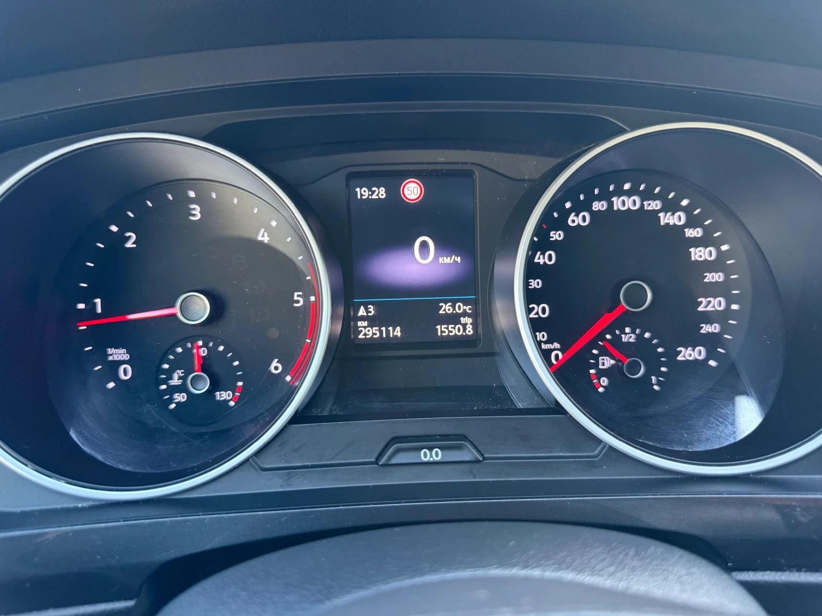 VW Tiguan 2.0TDI* Ръчка, снимка 14 - Автомобили и джипове - 54699369