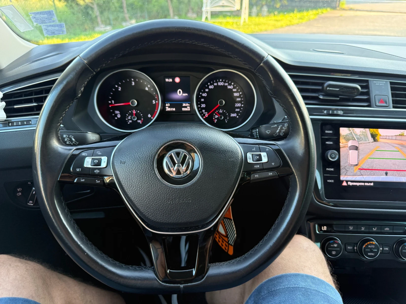 VW Tiguan 2.0TDI* Ръчка, снимка 13 - Автомобили и джипове - 54699369
