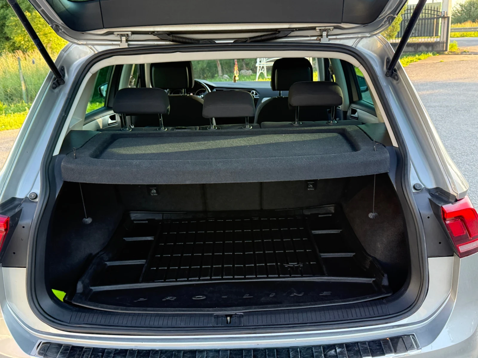 VW Tiguan 2.0TDI* Ръчка, снимка 6 - Автомобили и джипове - 54699369