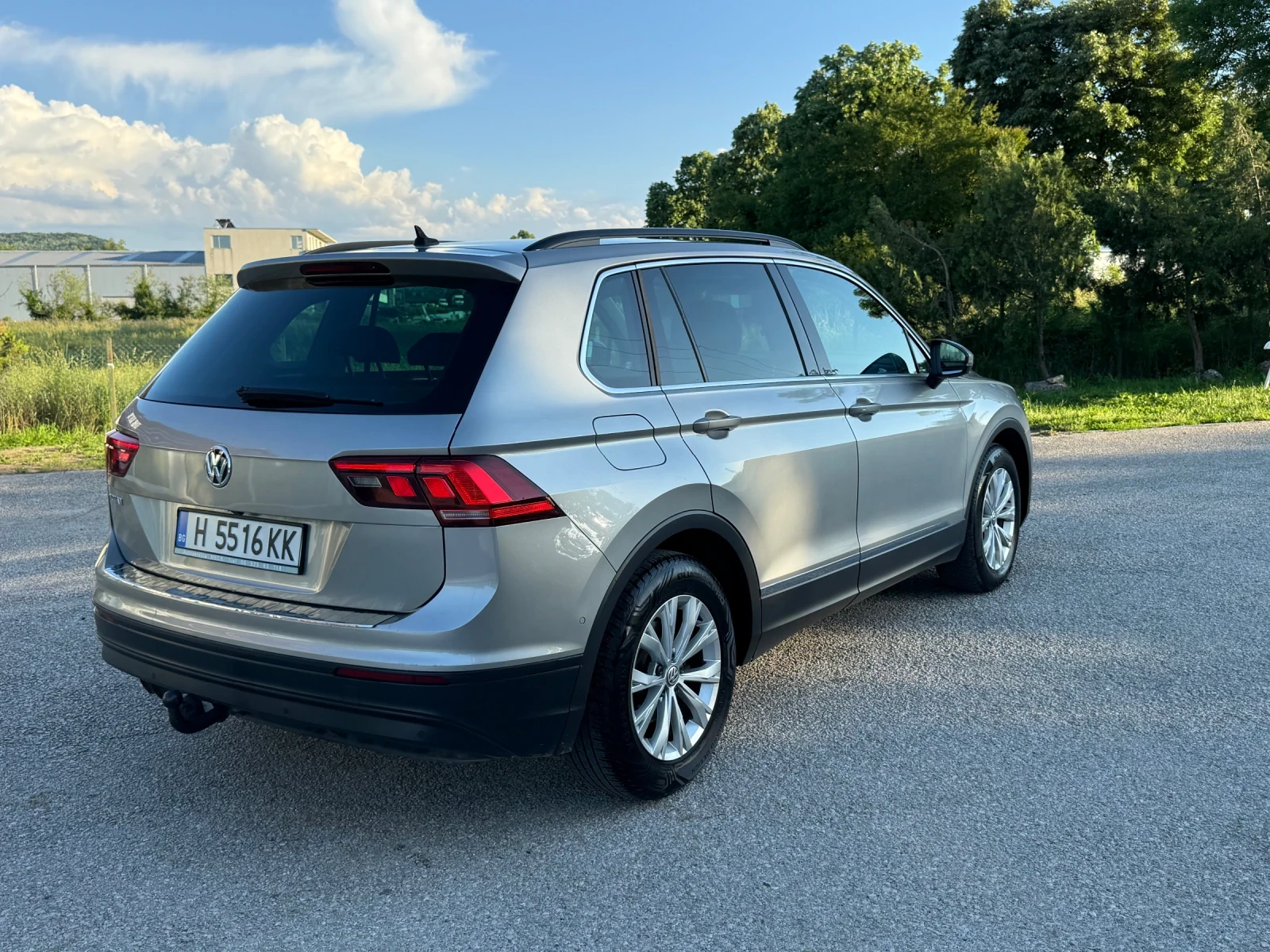 VW Tiguan 2.0TDI* Ръчка, снимка 4 - Автомобили и джипове - 54699369