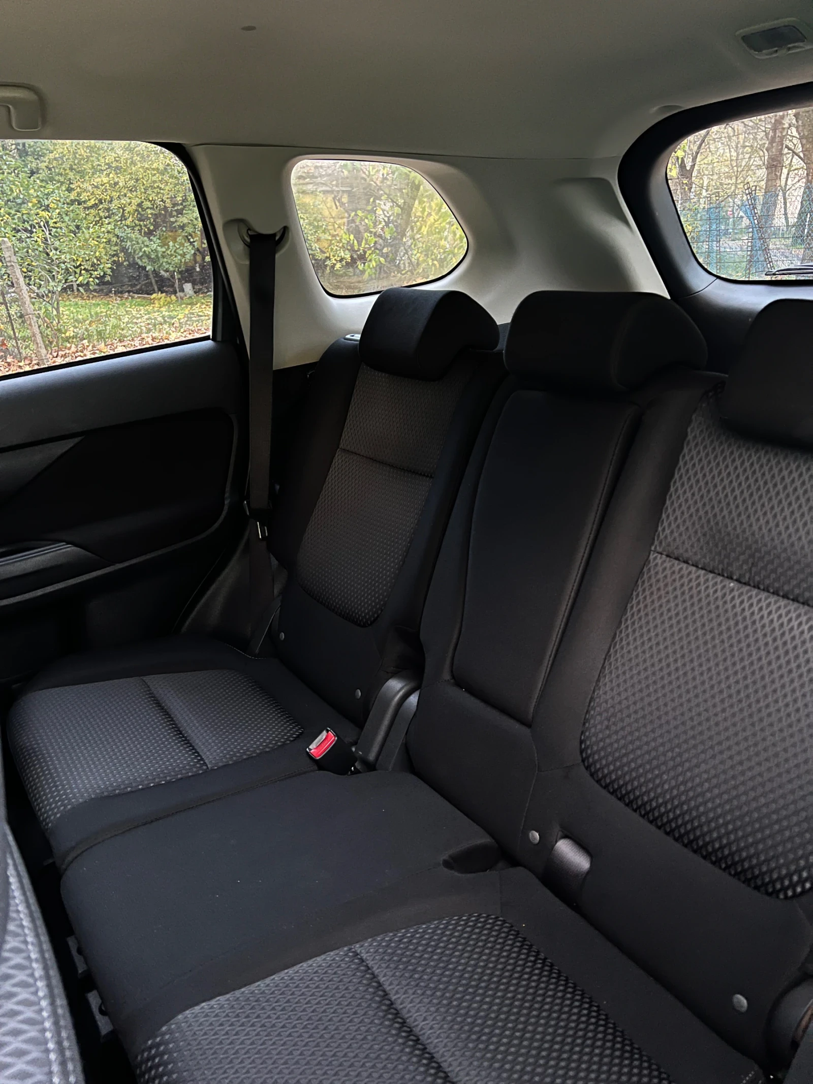 Mitsubishi Outlander, снимка 11 - Автомобили и джипове - 55277238