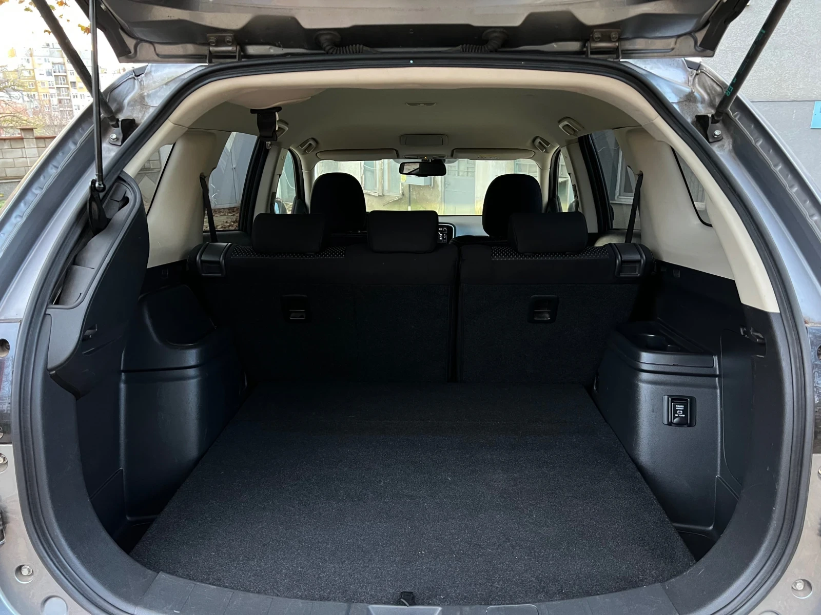 Mitsubishi Outlander, снимка 12 - Автомобили и джипове - 55277238