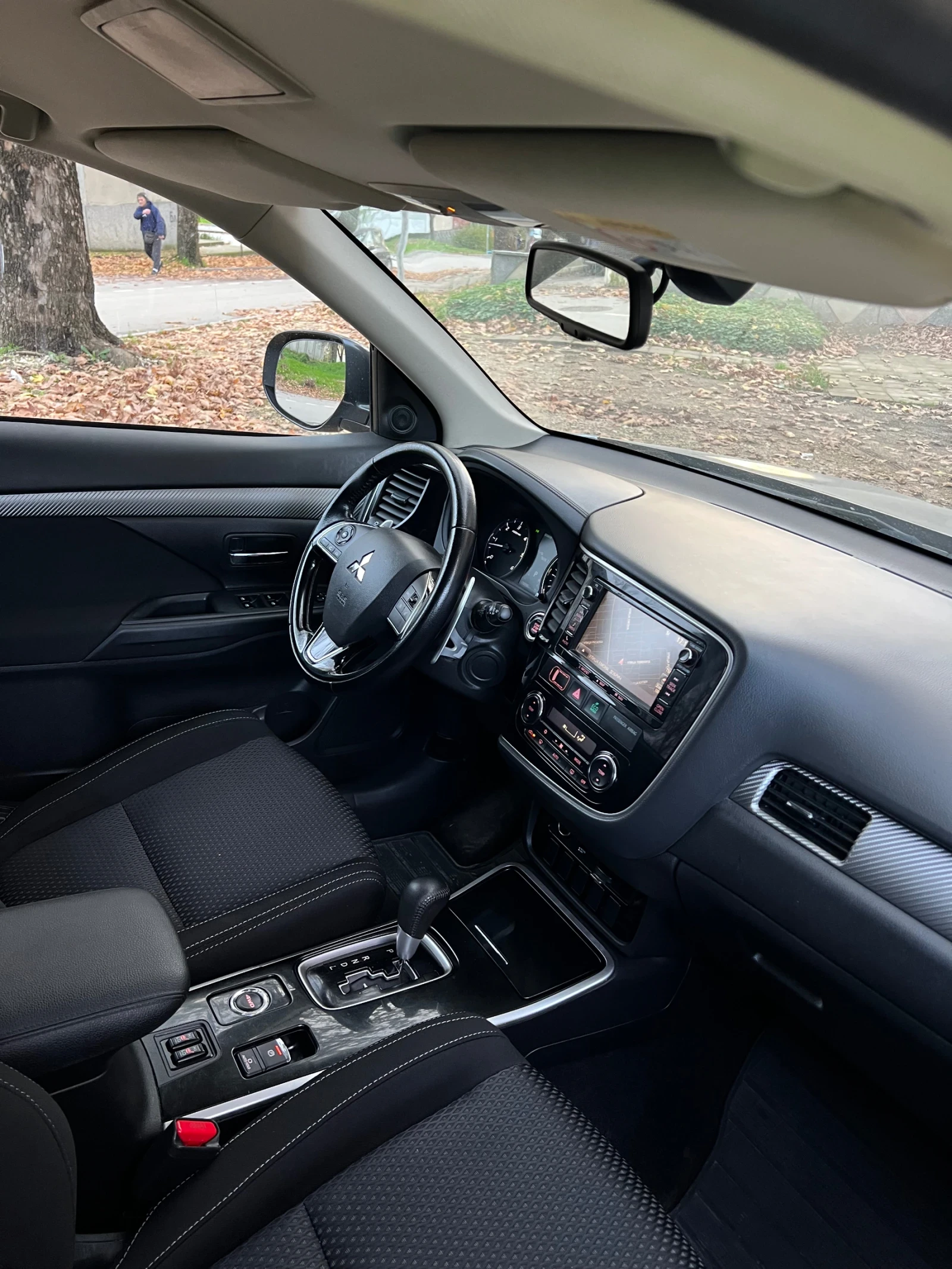 Mitsubishi Outlander, снимка 9 - Автомобили и джипове - 55277238