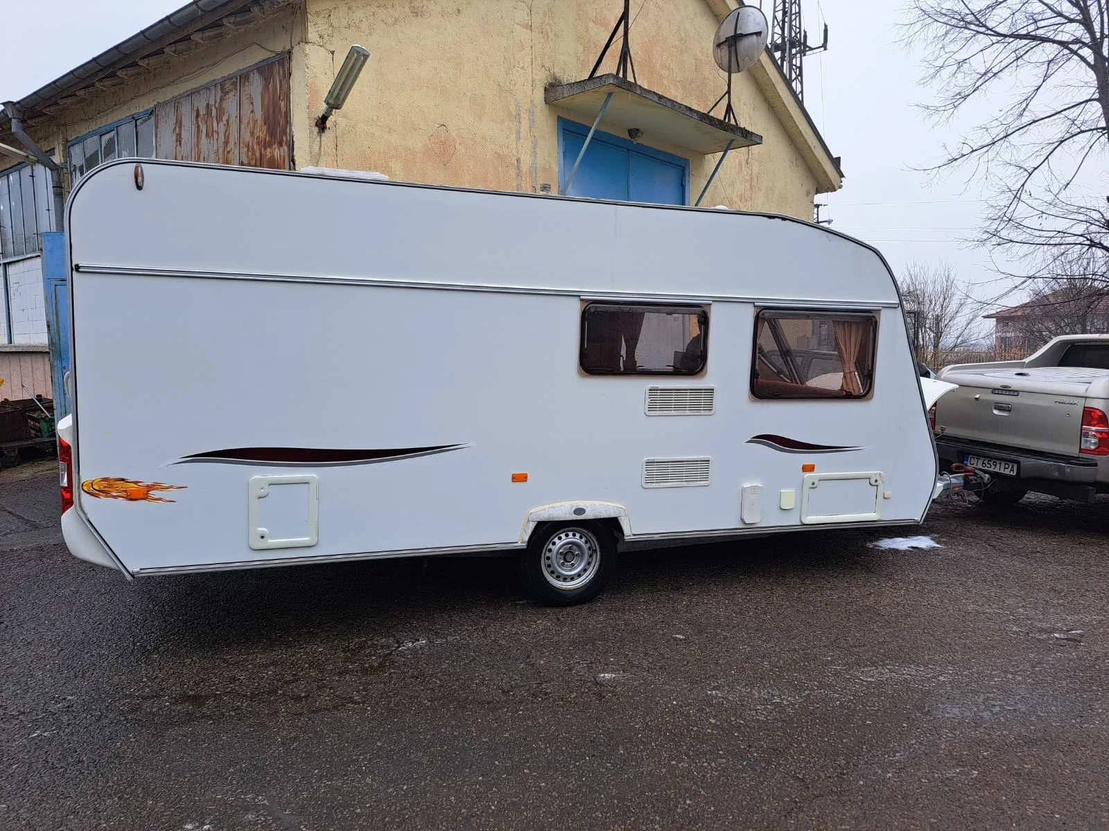 Каравана Chateau Lunar, снимка 3 - Каравани и кемпери - 54913644