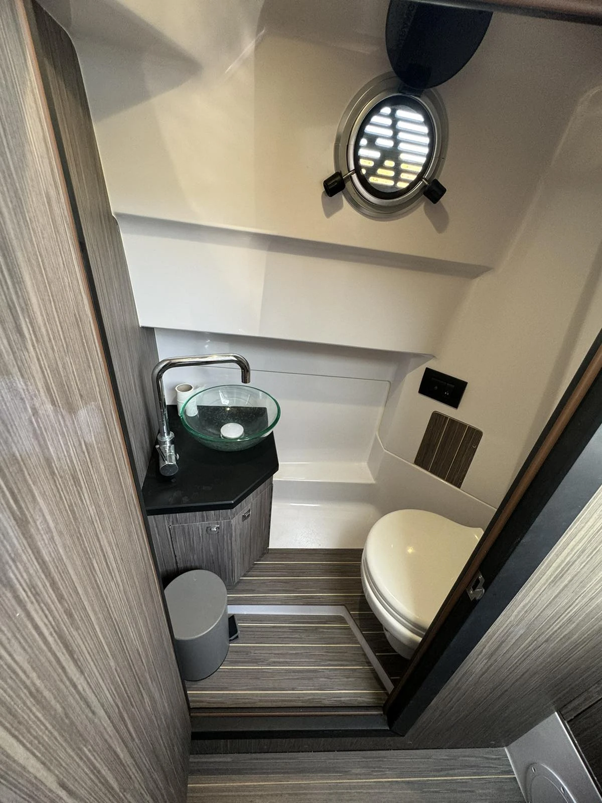   Ranieri Cayman 28 Executive Trofeo | Mobile.bg   15