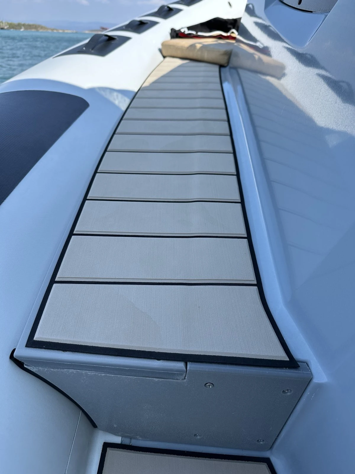 Надуваема лодка Ranieri Cayman 28 Executive Trofeo - изображение 5