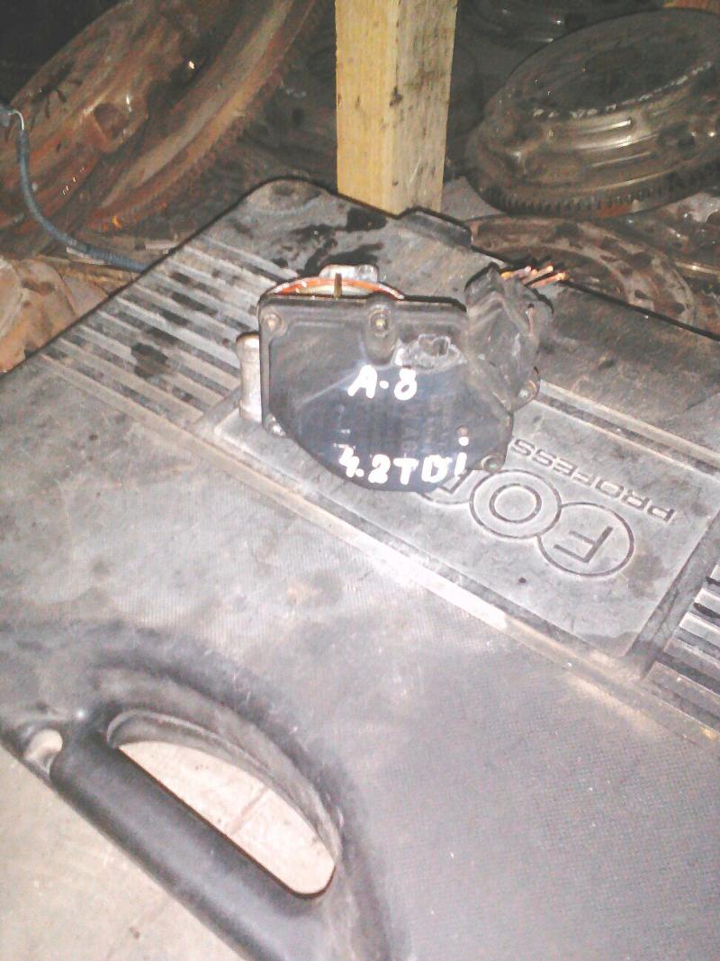 Двигател за Audi A8, снимка 1 - Части - 17870533