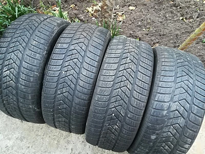 Гуми Зимни 255/45R20, снимка 2 - Гуми и джанти - 23625455