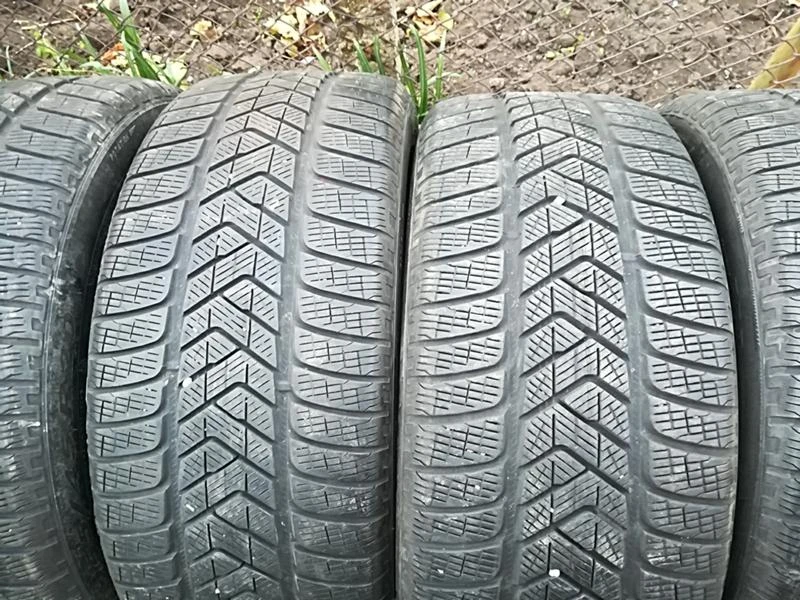 Гуми Зимни 255/45R20, снимка 3 - Гуми и джанти - 23625455