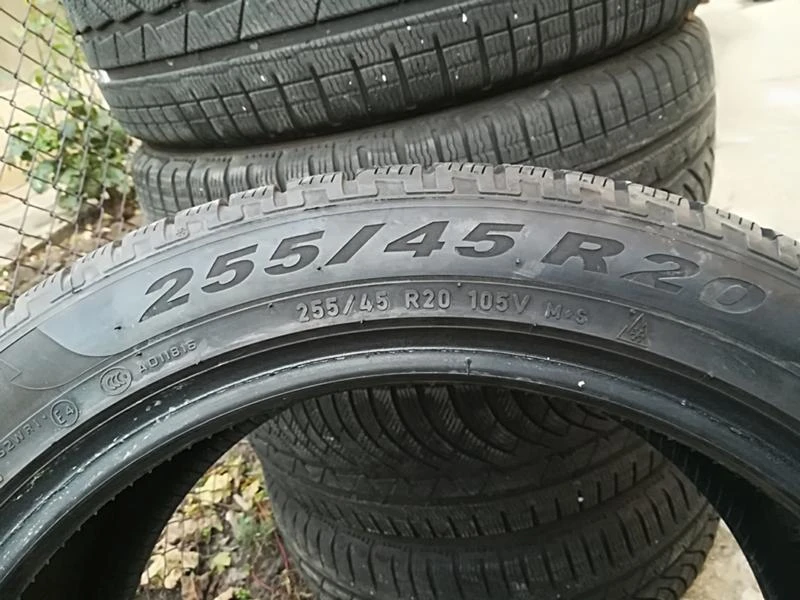 Гуми Зимни 255/45R20, снимка 7 - Гуми и джанти - 23625455