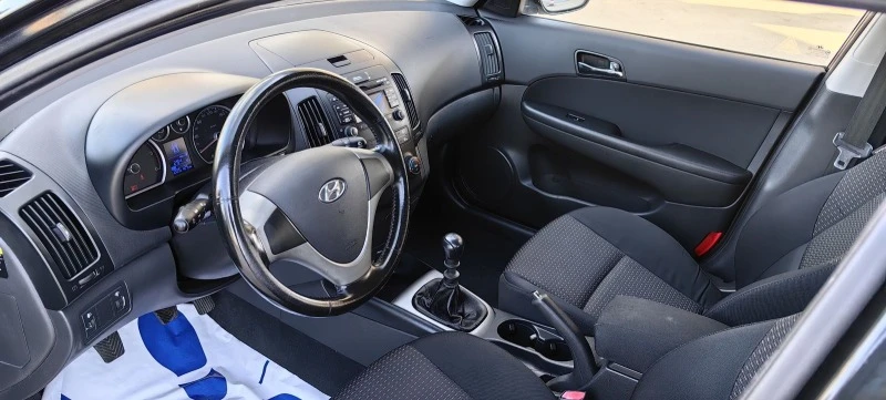 Hyundai I30 1.6CRDI 116 К. С ПЕРФЕКТНА, снимка 16 - Автомобили и джипове - 46059572