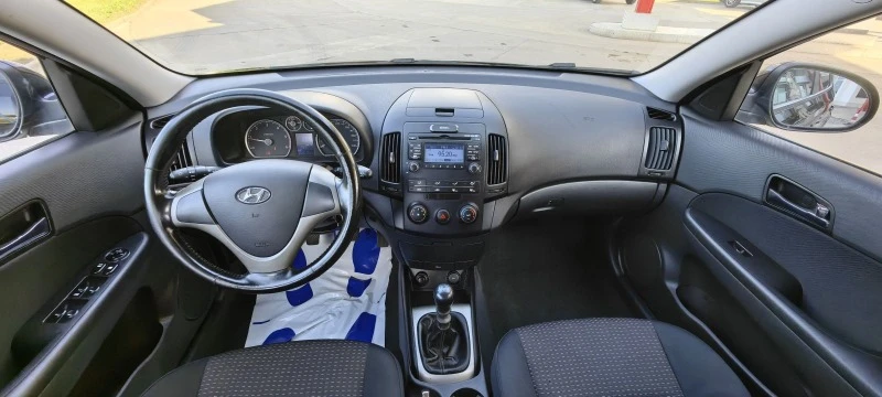 Hyundai I30 1.6CRDI 116 К. С ПЕРФЕКТНА, снимка 13 - Автомобили и джипове - 46059572