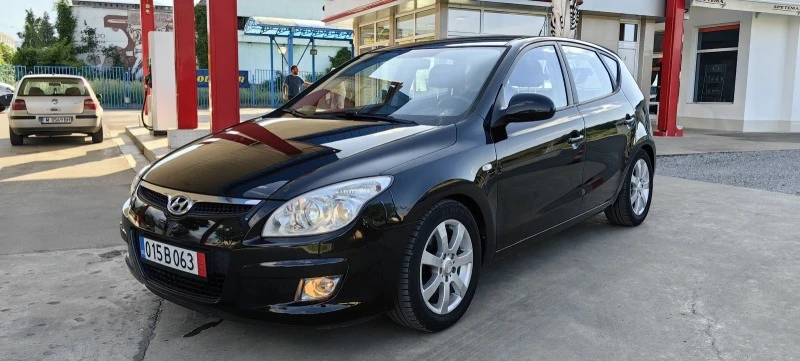 Hyundai I30 1.6CRDI 116 К. С ПЕРФЕКТНА, снимка 6 - Автомобили и джипове - 46059572