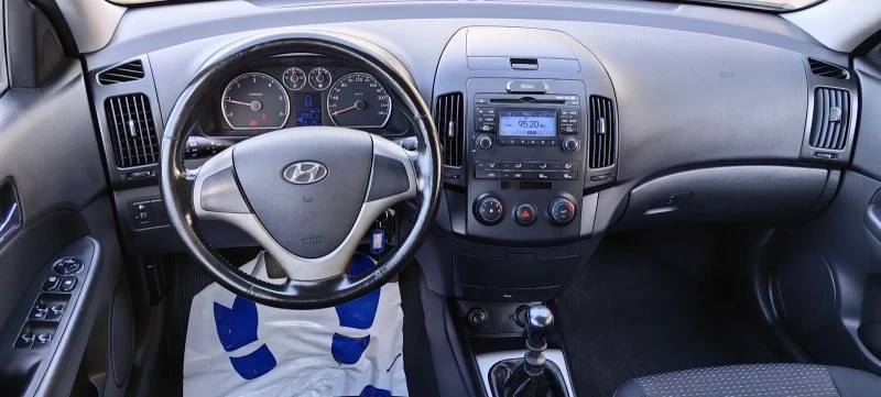 Hyundai I30 1.6CRDI 116 К. С ПЕРФЕКТНА, снимка 14 - Автомобили и джипове - 46059572