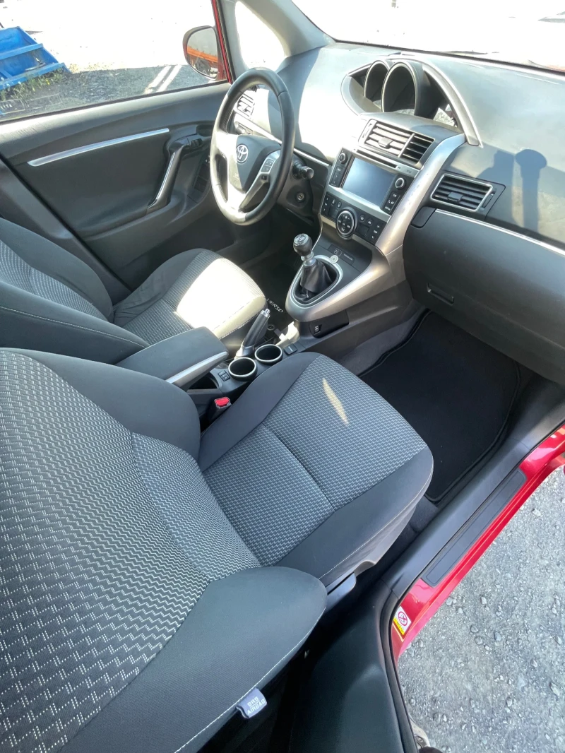 Toyota Verso 1.8i-147к.с., снимка 8 - Автомобили и джипове - 51324321