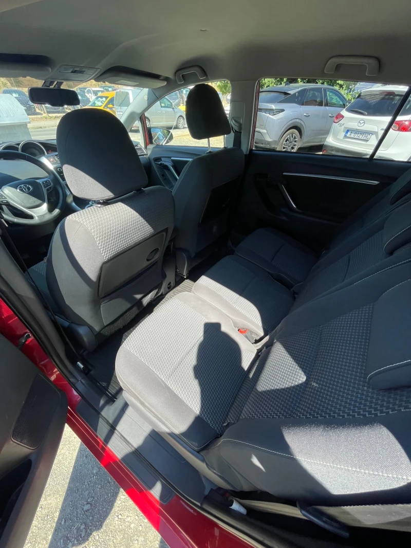 Toyota Verso 1.8i-147к.с., снимка 11 - Автомобили и джипове - 51324321