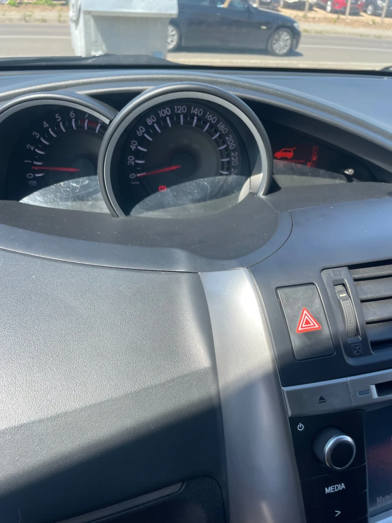 Toyota Verso 1.8i-147к.с., снимка 15 - Автомобили и джипове - 51324321