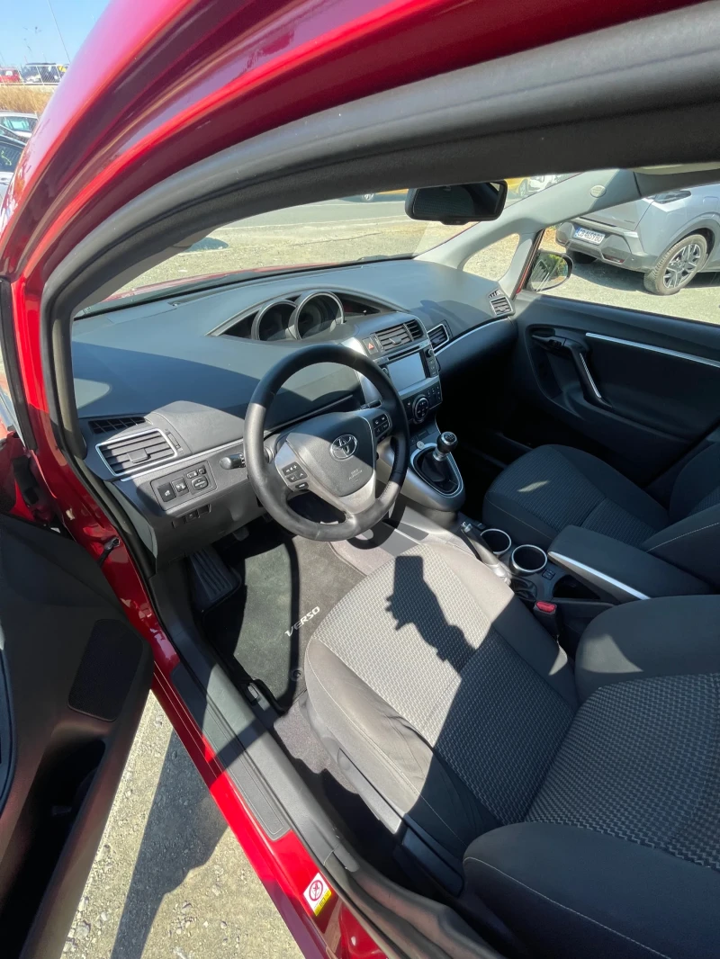 Toyota Verso 1.8i-147к.с., снимка 7 - Автомобили и джипове - 51324321