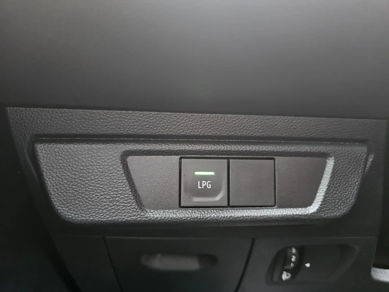 Dacia Sandero 1.0 TCe 90 Stop&Start LPG, снимка 12 - Автомобили и джипове - 53505757