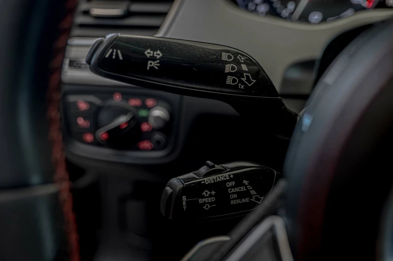 Audi S8 PLUS/Exclusive/RSE/B&O/Distr./Камера 360/Kерамика, снимка 13 - Автомобили и джипове - 53528627